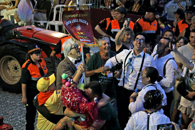 Las Carrozas de Dénia no defraudan: la Falla Campaments se alza con el Primer Premio 120 carrozas denia 2026 118
