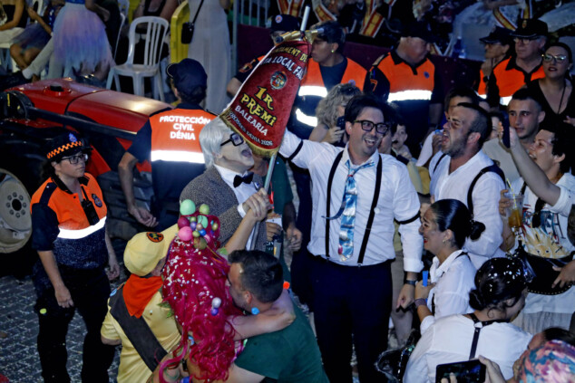 Las Carrozas de Dénia no defraudan: la Falla Campaments se alza con el Primer Premio 121 carrozas denia 2026 119