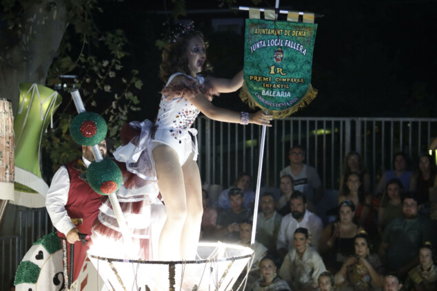 Las Carrozas de Dénia no defraudan: la Falla Campaments se alza con el Primer Premio 130 carrozas denia 2026 128