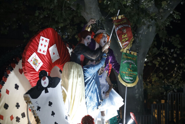 Las Carrozas de Dénia no defraudan: la Falla Campaments se alza con el Primer Premio 139 carrozas denia 2026 137