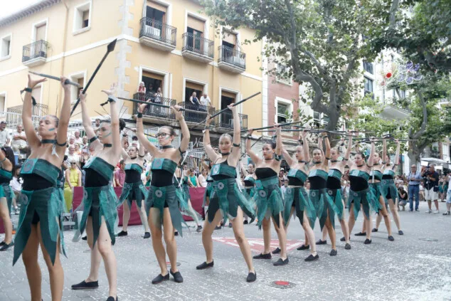 Las Carrozas de Dénia no defraudan: la Falla Campaments se alza con el Primer Premio 28 carrozas denia 2026 26