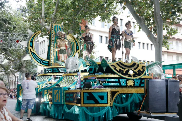 Las Carrozas de Dénia no defraudan: la Falla Campaments se alza con el Primer Premio 31 carrozas denia 2026 29