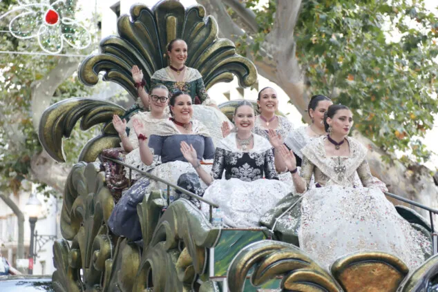 Las Carrozas de Dénia no defraudan: la Falla Campaments se alza con el Primer Premio 5 carrozas denia 2026 3