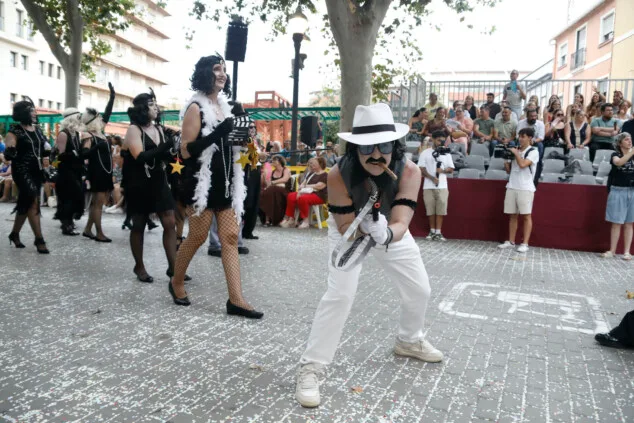 Las Carrozas de Dénia no defraudan: la Falla Campaments se alza con el Primer Premio 37 carrozas denia 2026 35