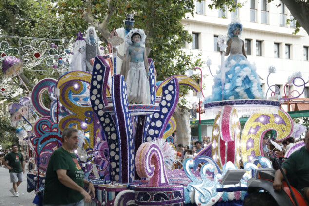 Las Carrozas de Dénia no defraudan: la Falla Campaments se alza con el Primer Premio 52 carrozas denia 2026 50
