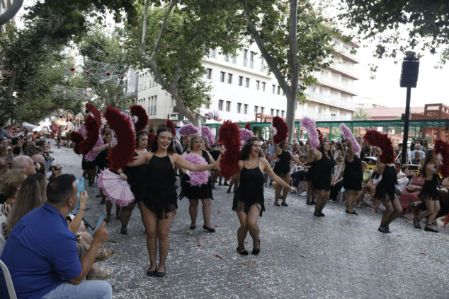 Las Carrozas de Dénia no defraudan: la Falla Campaments se alza con el Primer Premio 55 carrozas denia 2026 53