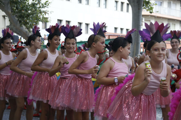 Las Carrozas de Dénia no defraudan: la Falla Campaments se alza con el Primer Premio 68 carrozas denia 2026 66