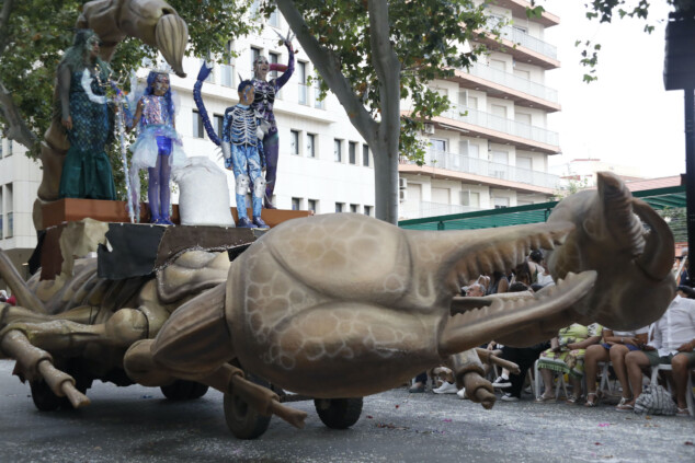 Las Carrozas de Dénia no defraudan: la Falla Campaments se alza con el Primer Premio 86 carrozas denia 2026 84