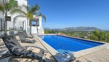 Casa Zoe, una moderna villa gestionada por Pool Villas