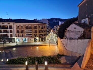Bronco enfrentamiento en el pleno de Dénia por la norma contra la prostitución 2 centro de denia por la noche