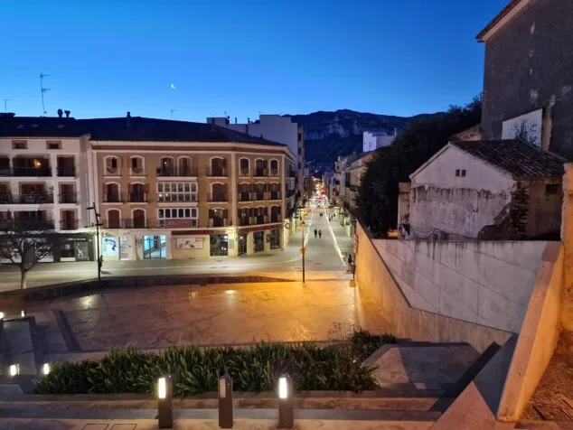 centro de denia por la noche