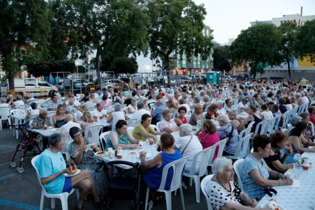El tercer día de Fiestas de Dénia lo protagonizan los mayores y el concierto de Abril 18 coca del major 2026 15