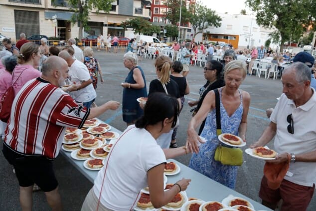 El tercer día de Fiestas de Dénia lo protagonizan los mayores y el concierto de Abril 10 coca del major 2026 7