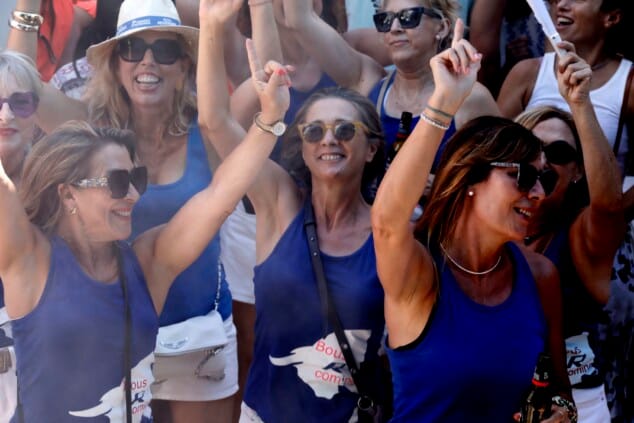 Dénia ya está en fiestas: miles de personas abarrotan la Glorieta en un arranque masivo 50 cohete anunciador de las fiestas de denia 2026 1