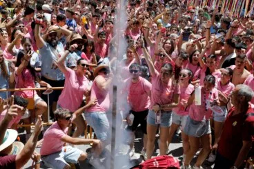 El estallido del cohete anunciador desata oficialmente la locura de la Festa Major