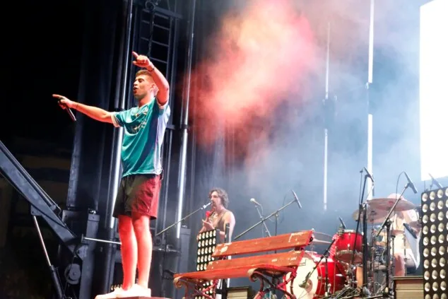 Goles, havaneres y un vuelco inesperado: la crónica de la noche más intensa de las fiestas de Dénia 31 concierto de serko en denia 9