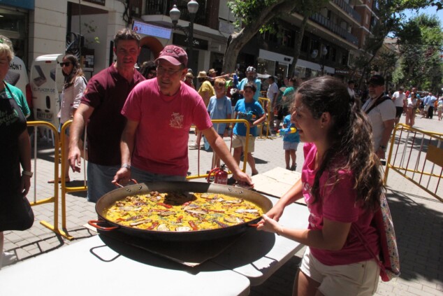 El Dia de Falles en Dénia: entre el éxito de las paellas, un susto junto a la playa y el sofocante termómetro 110 concurso de paellade del dia de falles 2026 22