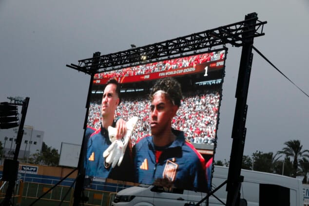 Dénia se echa a la calle para celebrar el título mundial de fútbol de España 34 denia celebra el titulo mundial de espana 28