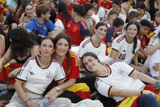 Dénia se echa a la calle para celebrar el título mundial de fútbol de España 18 denia celebra el titulo mundial de espana 43