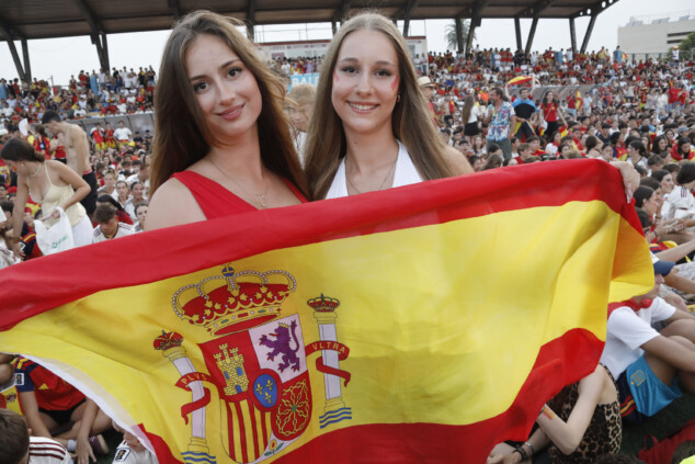 Dénia se echa a la calle para celebrar el título mundial de fútbol de España 9 denia celebra el titulo mundial de espana 52