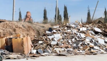 Todo lo que debes saber antes de alquilar un contenedor para una reforma 10 el entusiasmo por renovar el hogar suele nublarse cuando los primeros ladrillos comienzan a caer