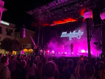El grupo Malifeta puso a bailar a la Glorieta en una de las noches más animadas de las fiestas locales