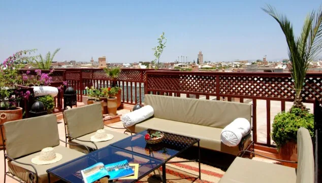 Los 5 muebles que toda terraza debe tener este verano 5 Imagen: El juego de sillones y mesa auxiliar, el rincón del café perfecto