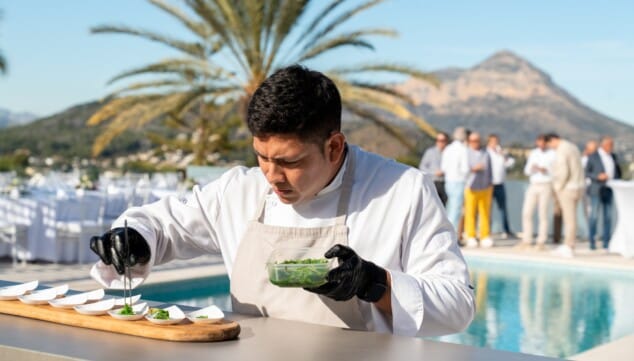 La nueva forma de organizar una celebración: menús personalizados y alta cocina a medida 5 Imagen: Espectáculo de cocina en directo