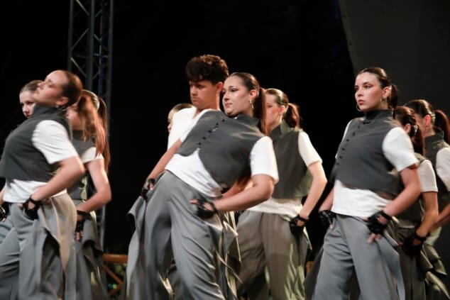 El tercer día de Fiestas de Dénia lo protagonizan los mayores y el concierto de Abril 32 espectaculo de danza de la academia babylon 1