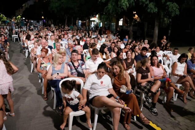 El tercer día de Fiestas de Dénia lo protagonizan los mayores y el concierto de Abril 33 espectaculo de danza de la academia babylon 2