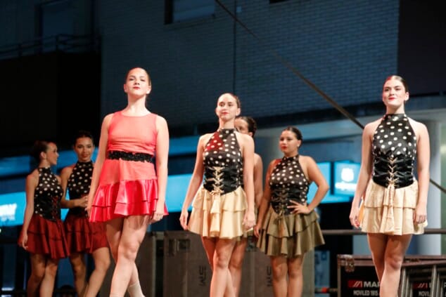 El tercer día de Fiestas de Dénia lo protagonizan los mayores y el concierto de Abril 37 espectaculo de danza de la academia babylon 6