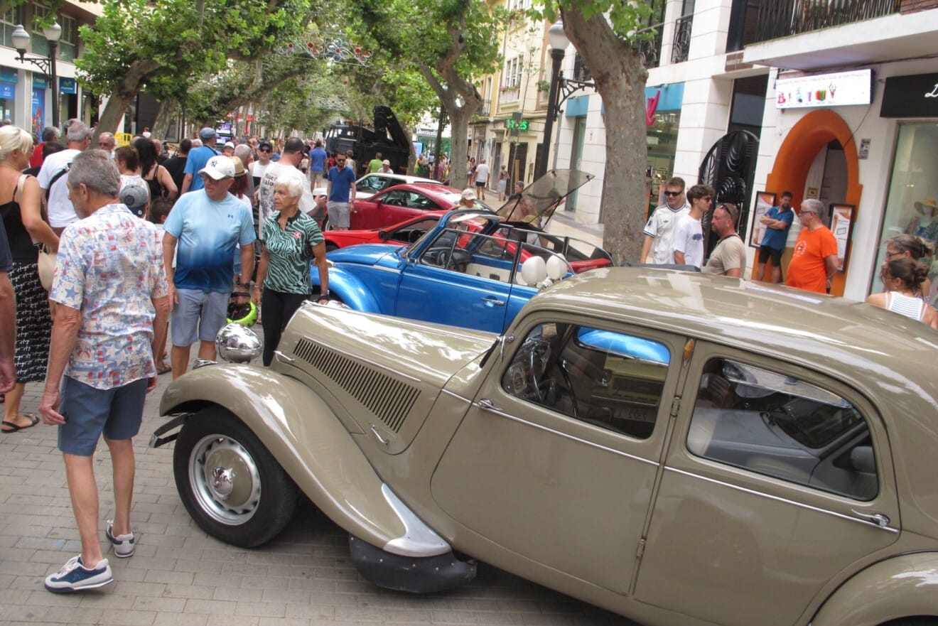 Exposición de motos y coches clásicos en Dénia 10
