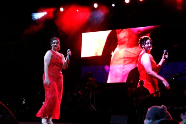 El FIC de Dénia 2026 corona a sus tres nuevas voces en una noche masiva en la calle La Via 22 festival intergeneracional de la canco de denia 2026 19