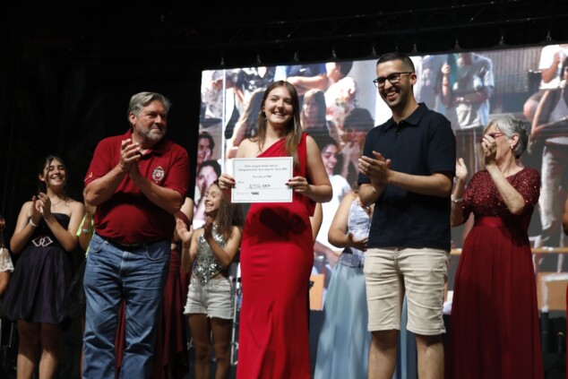 El FIC de Dénia 2026 corona a sus tres nuevas voces en una noche masiva en la calle La Via 75 festival intergeneracional de la canco de denia 2026 72