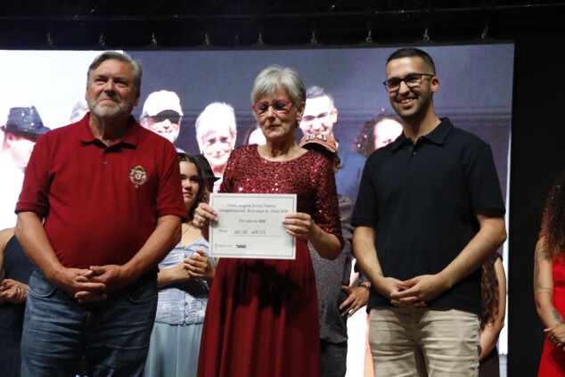 El FIC de Dénia 2026 corona a sus tres nuevas voces en una noche masiva en la calle La Via 78 festival intergeneracional de la canco de denia 2026 75