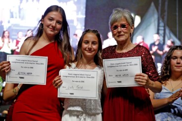 Alyssa Maya, Lucia Fornés y Heide Weiss muestran orgullosas sus diplomas tras coronarse como las grandes voces del FIC 2026