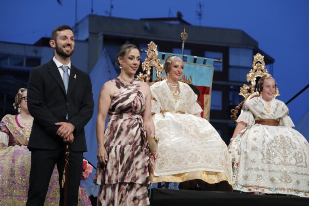 El Dia de Falles en Dénia: entre el éxito de las paellas, un susto junto a la playa y el sofocante termómetro 34 gala fallera de las fiestas de denia 2026 23