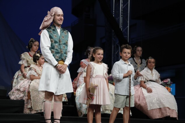 El Dia de Falles en Dénia: entre el éxito de las paellas, un susto junto a la playa y el sofocante termómetro 46 gala fallera de las fiestas de denia 2026 35