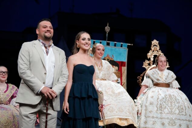 El Dia de Falles en Dénia: entre el éxito de las paellas, un susto junto a la playa y el sofocante termómetro 49 gala fallera de las fiestas de denia 2026 38