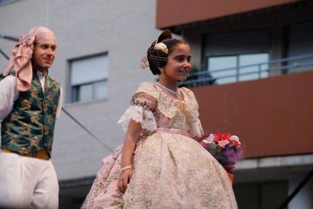 El Dia de Falles en Dénia: entre el éxito de las paellas, un susto junto a la playa y el sofocante termómetro 15 gala fallera de las fiestas de denia 2026 4