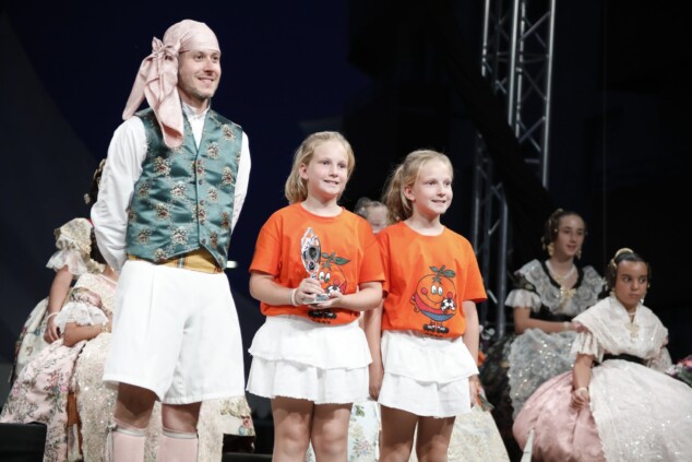 El Dia de Falles en Dénia: entre el éxito de las paellas, un susto junto a la playa y el sofocante termómetro 60 gala fallera de las fiestas de denia 2026 49