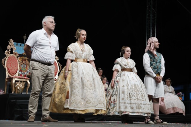 El Dia de Falles en Dénia: entre el éxito de las paellas, un susto junto a la playa y el sofocante termómetro 79 gala fallera de las fiestas de denia 2026 68