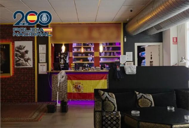 Otro club cannábico cierra por tráfico de drogas en Dénia: era un punto de venta para turistas 4 Interior del club cannábico desmantelado por la Policía Nacional en Denia.