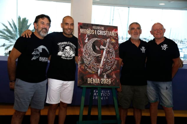 Los Moros y Cristianos de Dénia presentan el programa de 2026 con Luis Sentí como pregonero y un cartel de Juan Caravaca 32 moros i cristians de denia dan a conocer el cartel programacion y pregonero 16