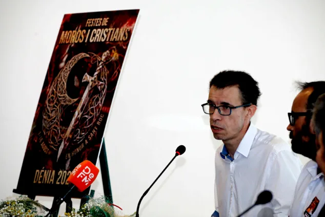 moros i cristians de denia dan a conocer el cartel programacion y pregonero 25