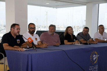 Autoridades en la presentación de los Moros y Cristianos de Dénia 2026