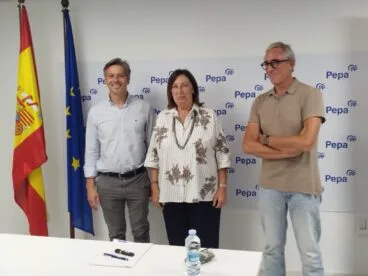 Miembros del Partido Popular de Dénia, encabezados por Pepa Font, denuncian la gestión municipal de los fondos Next Generation