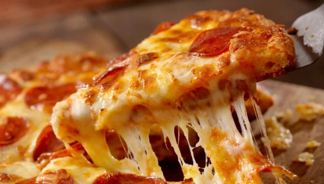Dinner to go? This pizzeria in Dénia gives you a free drink with your order. Speed and quality at a good price