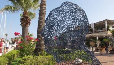 Ruta de arte y escultura frente al mar Mediterráneo