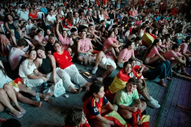 Goles, havaneres y un vuelco inesperado: la crónica de la noche más intensa de las fiestas de Dénia 5 seguimiento del partido del mundial de futbol en denia 1